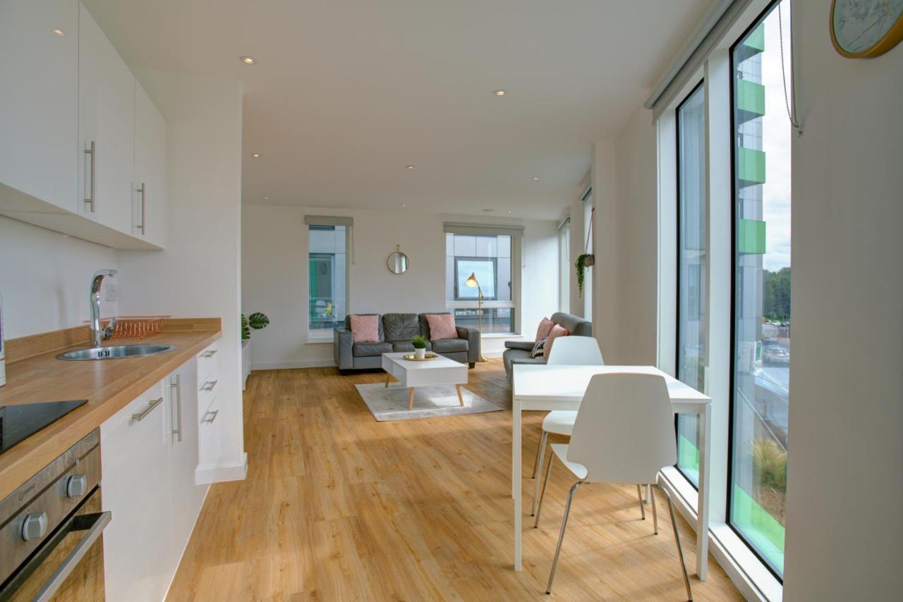 Lovely 2-Bed Apartment In Manchester With Parking Εξωτερικό φωτογραφία