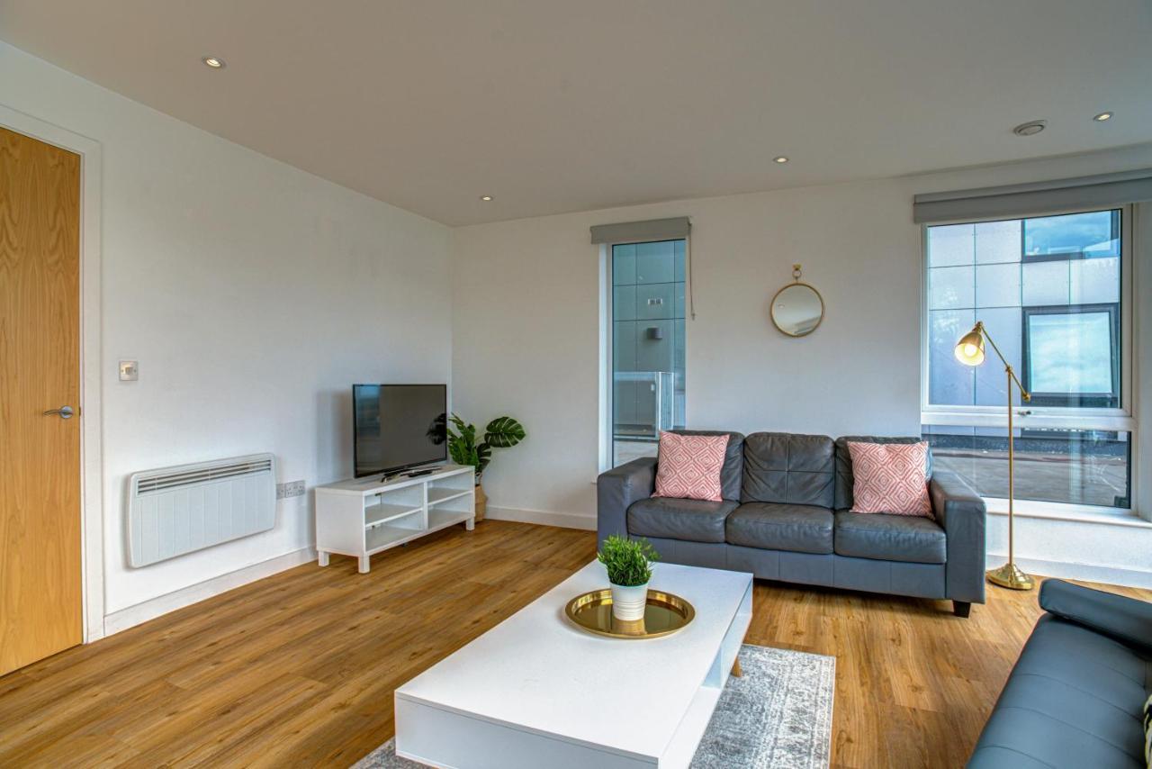 Lovely 2-Bed Apartment In Manchester With Parking Εξωτερικό φωτογραφία