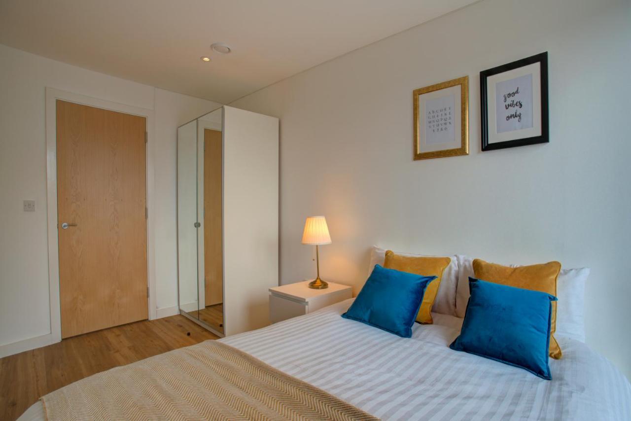 Lovely 2-Bed Apartment In Manchester With Parking Εξωτερικό φωτογραφία